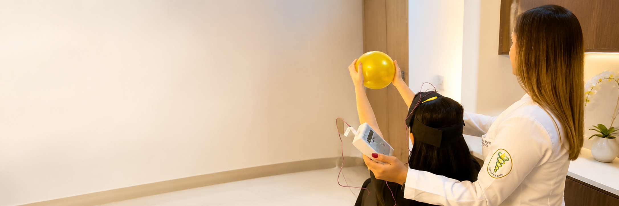 Atendimento fisioterapêutico com neuromodulação por tDCS